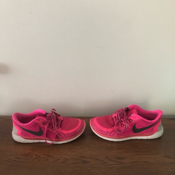 Two pairs of Pink youth Nike 6.5Y US - Picture 13 of 16